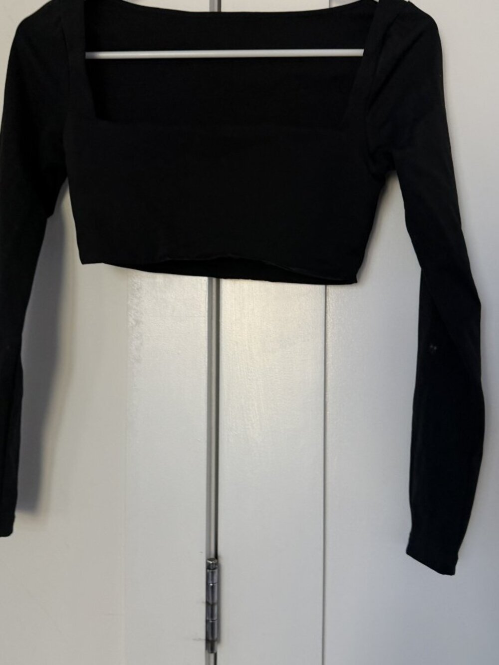 Snatching Square Neck Long Sleeve Crop Top Black